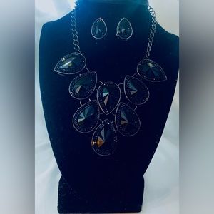 Black stoned necklace set NWT